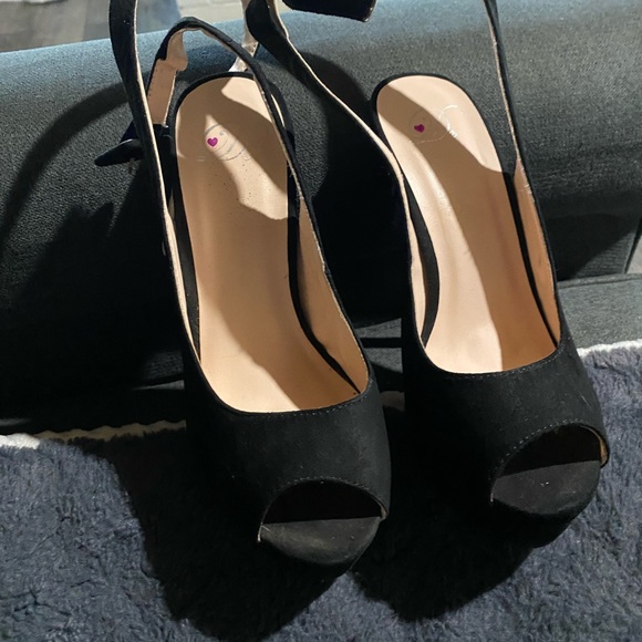 Heels - Picture 4 of 4